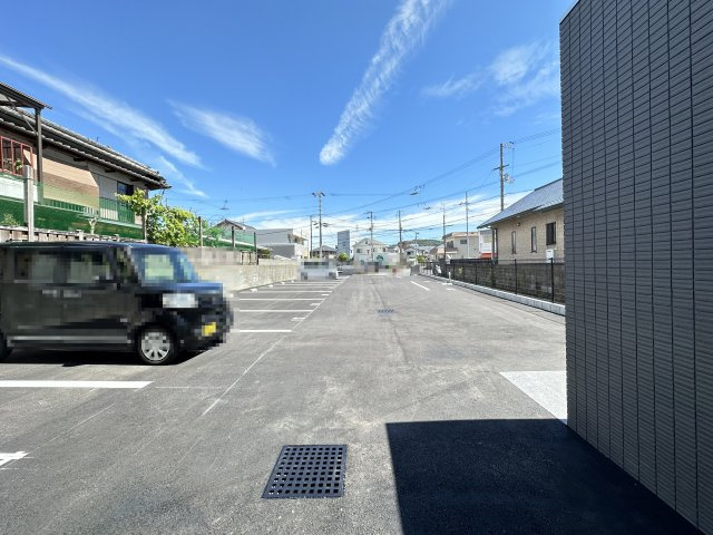 ラークネストの駐車場