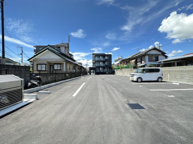 ラークネストの駐車場