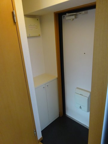 マンションシュエットⅠの玄関|※現地反転タイプ