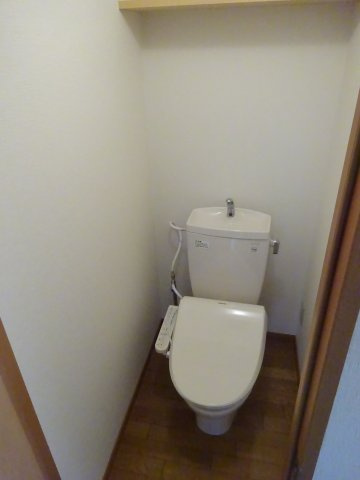 マンションシュエットⅠのトイレ|温水洗浄便座付き