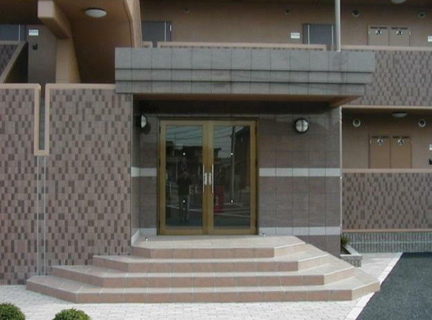 レジデンス林先のエントランス