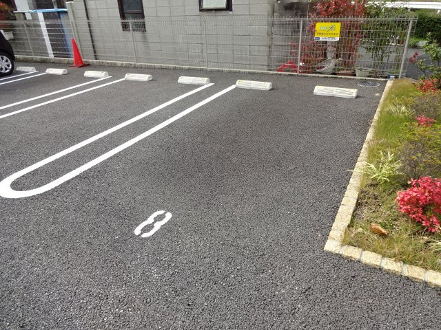 べレオ　フォレストの駐車場