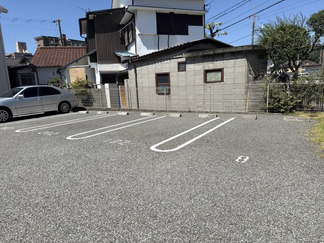 べレオ　フォレストの駐車場