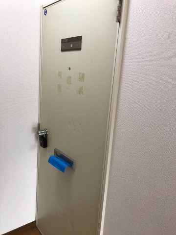 イワケンハイツの玄関