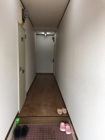イワケンハイツの玄関