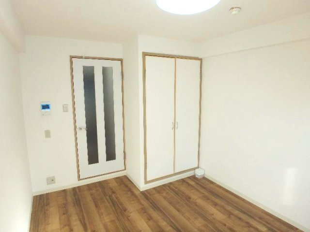 ラ・セレス|洋室（廊下側）