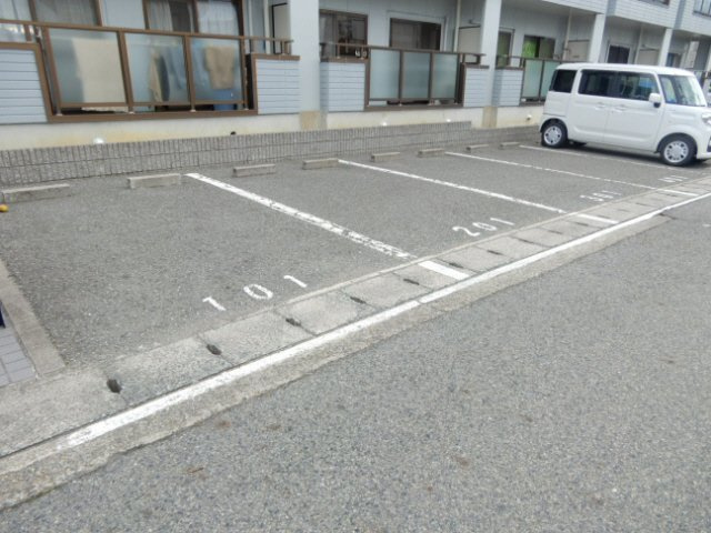 ディアコートＫの駐車場