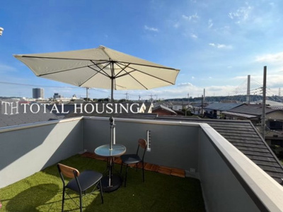 【展望】 | －未公開－府中市四谷3丁目　中古戸建　全1棟 | 戸建の中でも数少ないルーフバルコニーから望む風景や圧巻。庭先を確保することが難しい時代だからこそ嬉しい間取ですね。