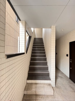 【エントランス】 | セントレジス新大阪 | 共用部分の階段です