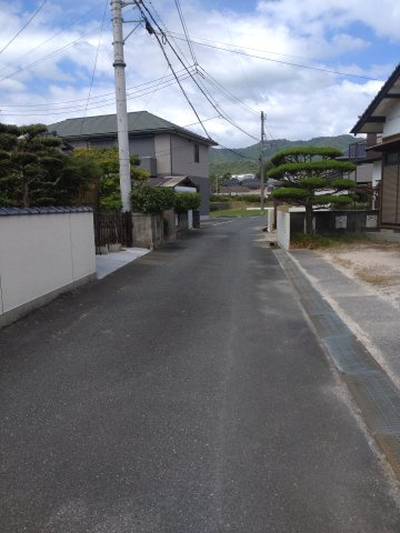 折本　戸建て②の前面道路含む現地写真