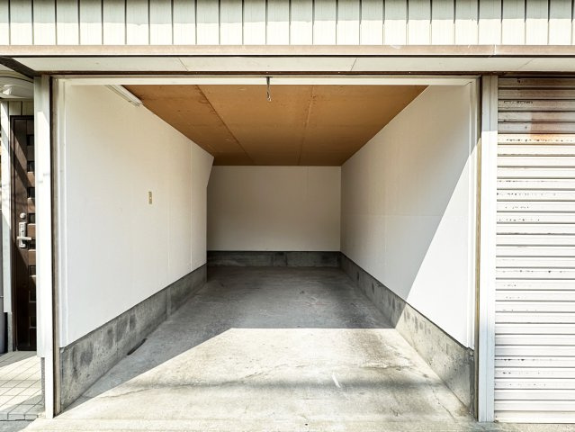 天神町貸家の駐車場