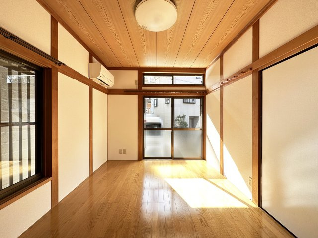 平和町貸家の洋室