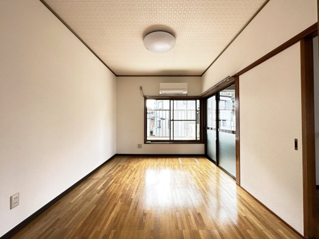 平和町貸家の洋室