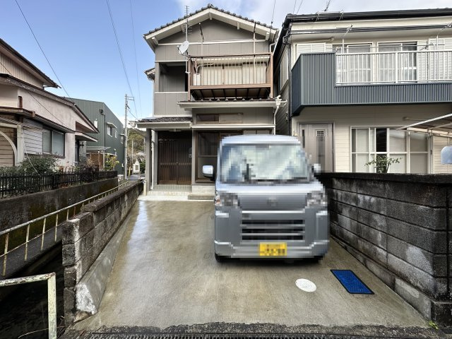 平和町貸家の駐車場