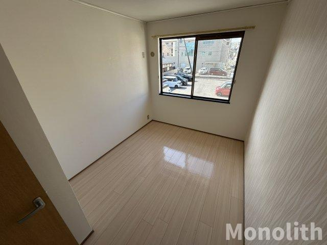 ソファレ大町の洋室