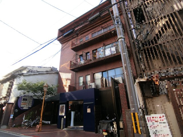 八百平ビルの外観