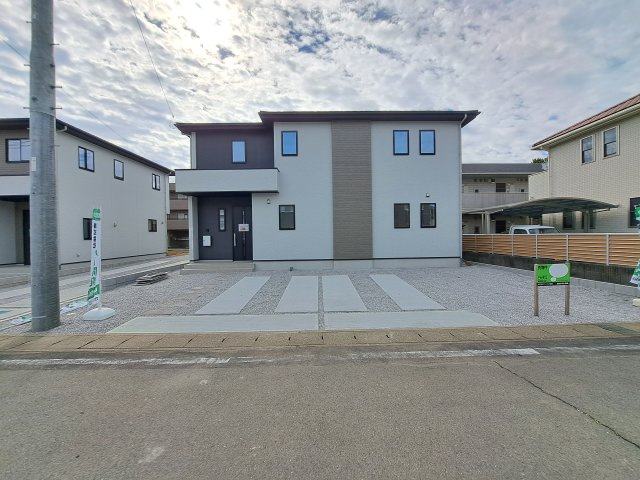 新築　高崎市筑縄10期　1号棟の駐車場|現地写真　駐車スペースは建物北側に並列2台分可能です！
