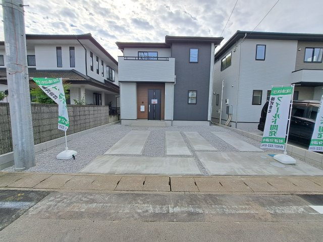 新築　高崎市筑縄10期　3号棟の駐車場|現地写真　駐車スペースは建物北側に並列2台分可能です！

