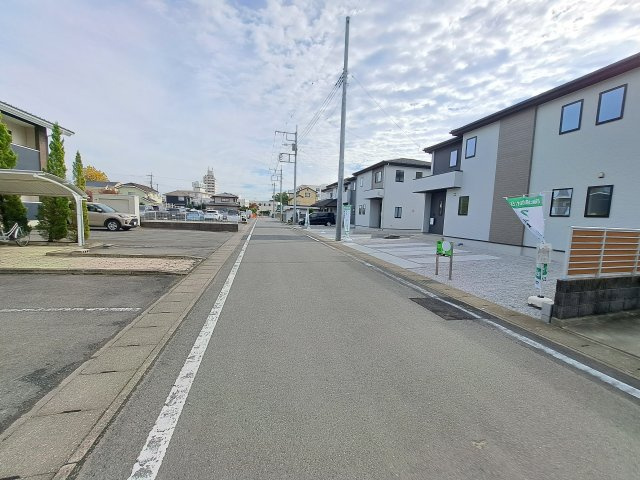 新築　高崎市筑縄10期　4号棟の前面道路含む現地写真|現地写真　北側接道幅員約6ｍ