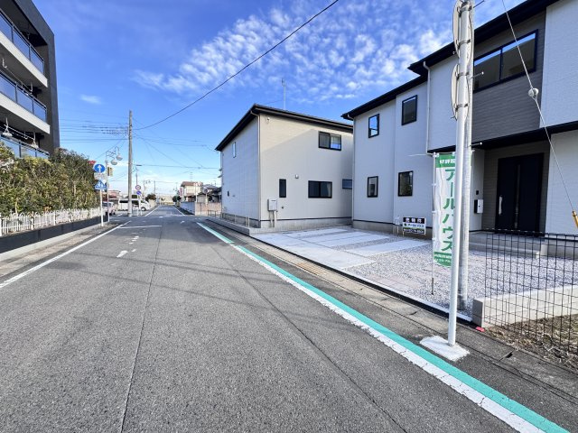 新築　伊勢崎市寿町3期　1号棟の前面道路含む現地写真|現地写真　北側接道幅員約7.3ｍ