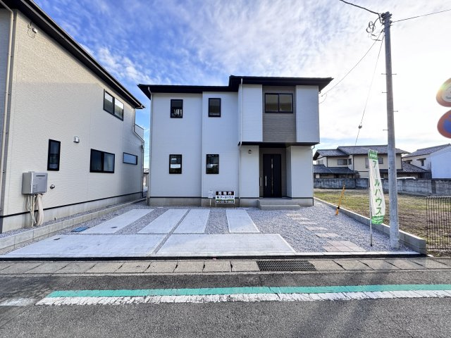 新築　伊勢崎市寿町3期　1号棟の駐車場|現地写真　駐車スペースは建物北側に並列2台分可能です！
