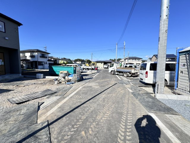 新築　佐波郡玉村町板井23-1期　LIGNAGE　5号棟の前面道路含む現地写真|現地写真　北側接道幅員約4.5ｍ