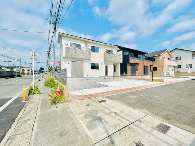 桐生市相生町5丁目の前面道路含む現地写真|前面道路も10ｍと広いので出入り安心♪