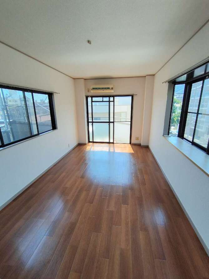 井上ハイツの居間・リビング