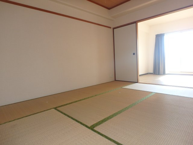 亀山ビル100の和室