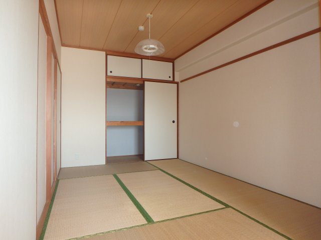 亀山ビル100の和室