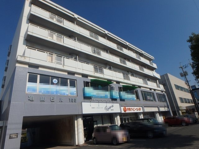 亀山ビル100の外観