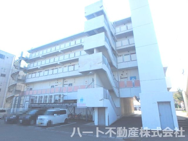 亀山ビル100の外観
