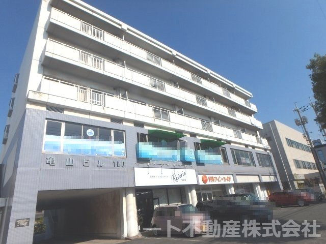 亀山ビル100の外観