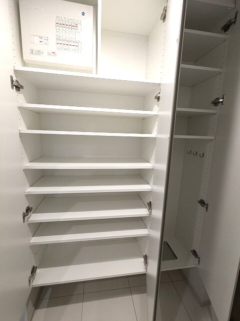 RETERRACE ASAKUSABASHI EASTの玄関