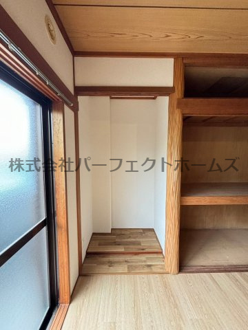 富田マンションの収納|ゆったり過ごせるリビングです