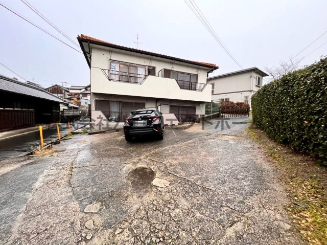 富田マンションの駐車場|駐車場があるので、車を買う予定の方も安心です