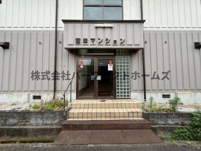 富田マンションのエントランス|建物の内部です