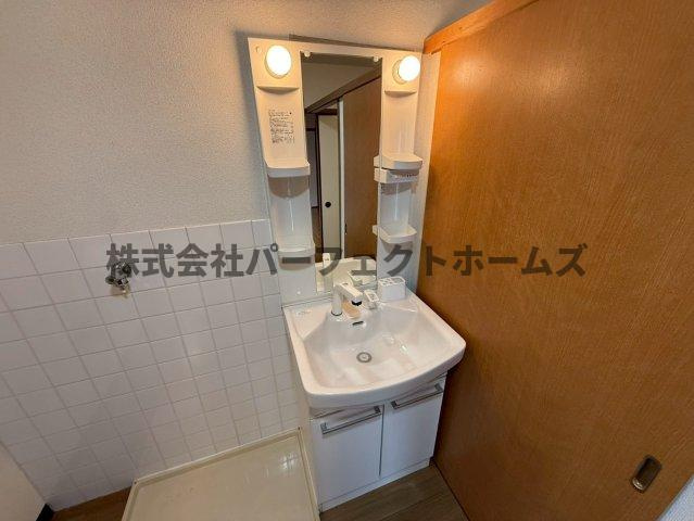 富田マンションの洗面所|コンパクトで使いやすい洗面所