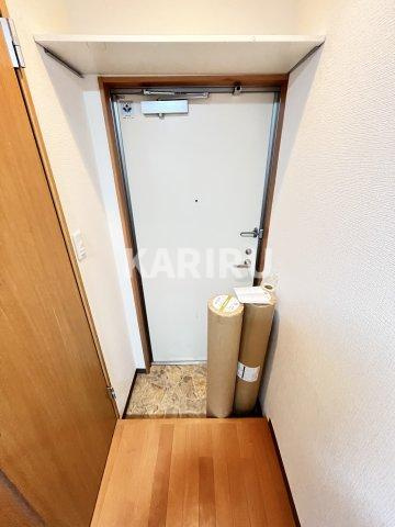 クイーンライフ玉津の玄関