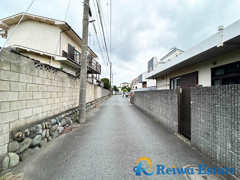 売地　藤沢市羽鳥3丁目の前面道路含む現地写真