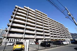 【外観】 | 【耐震性】
耐震性の高さを判断するポイントは、
建築確認申請日が1981年6月1日以降の
新耐震基準に適合しているかどうか。
震度６程度の大地震でも
建物が崩壊しないレベルが基準になりました。