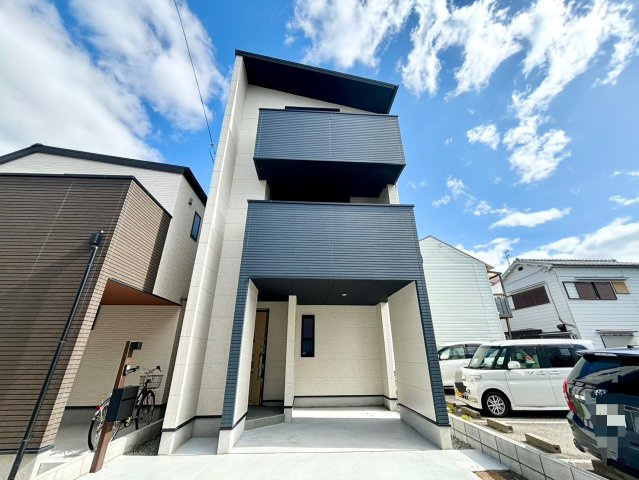 住吉宮町1丁目新築戸建の外観|【Appearance】「上質」な佇まい、凛とした造りは、街に新たな価値をもたらしてくれます。