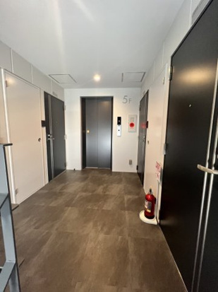 フラッティ千本寺之内北のロビー