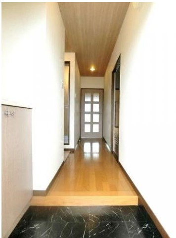 リバーサイド東櫛原の玄関|シューズボックス付きの玄関です☆