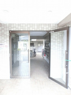 【エントランス】 | センチュリー鴻巣第一マンション | ※同タイプの別の部屋の写真です。