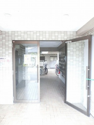 【エントランス】 | センチュリー鴻巣第一マンション | ※同タイプの別の部屋の写真です。
