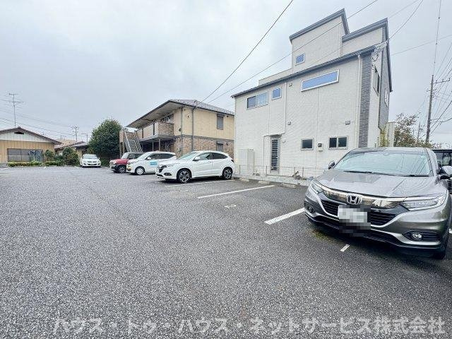 カトルセゾン　Ａの駐車場