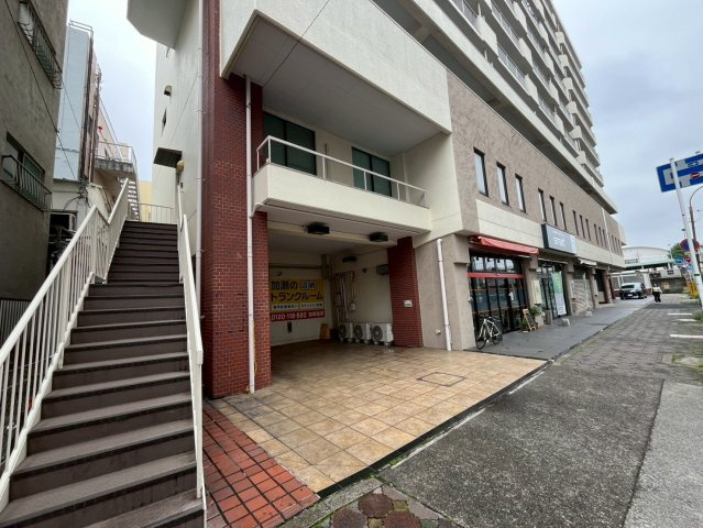 ジュウェル常盤平の外観|専用階段、看板取付相談