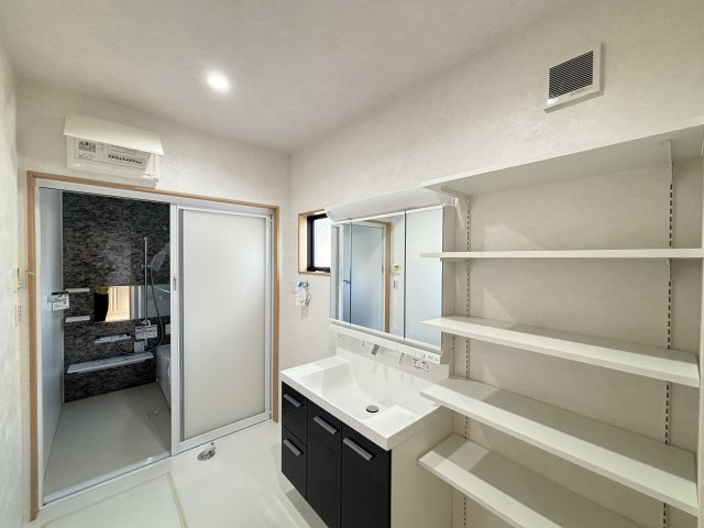 広島市安佐南区高取北１丁目の中古一戸建の独立洗面台