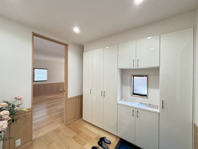 広島市安佐南区高取北１丁目の中古一戸建の玄関